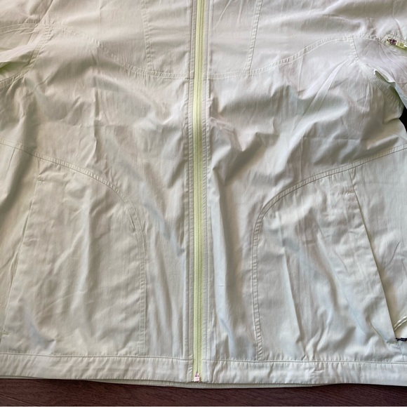 NWT lululemon cinch hooded hiking rain jacket - Picture 3 of 6